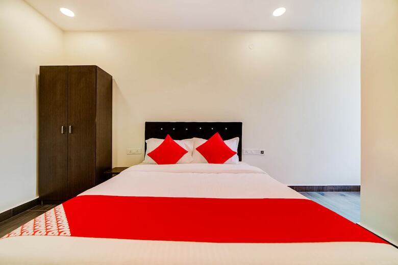 Oyo 27844 Seven A Luxury Hotel