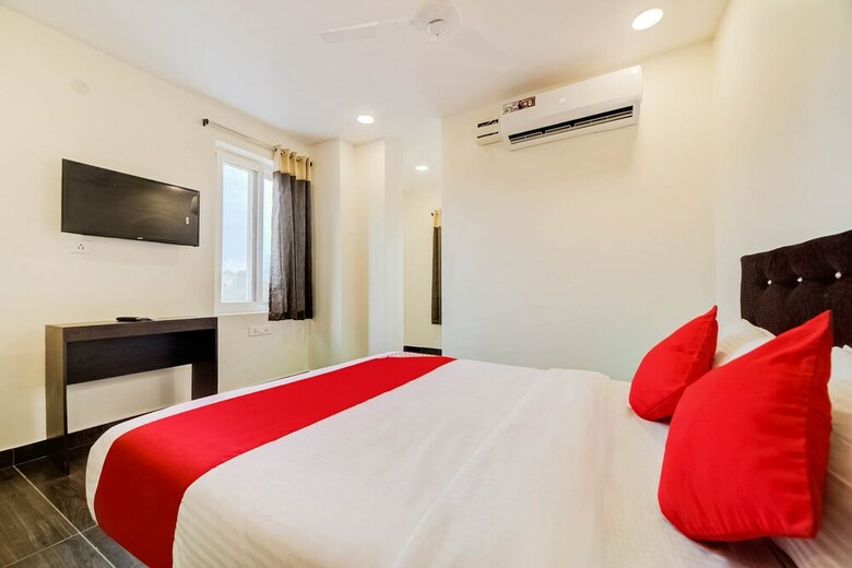 Oyo 27844 Seven A Luxury Hotel