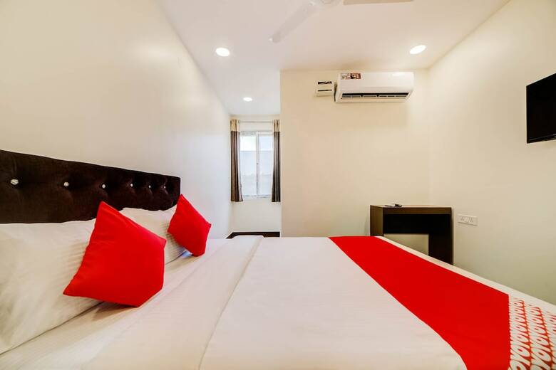 Oyo 27844 Seven A Luxury Hotel