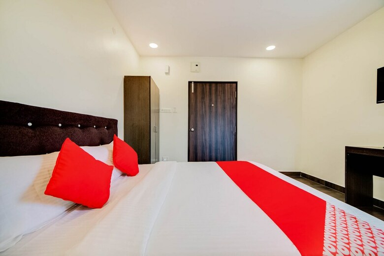 Oyo 27844 Seven A Luxury Hotel