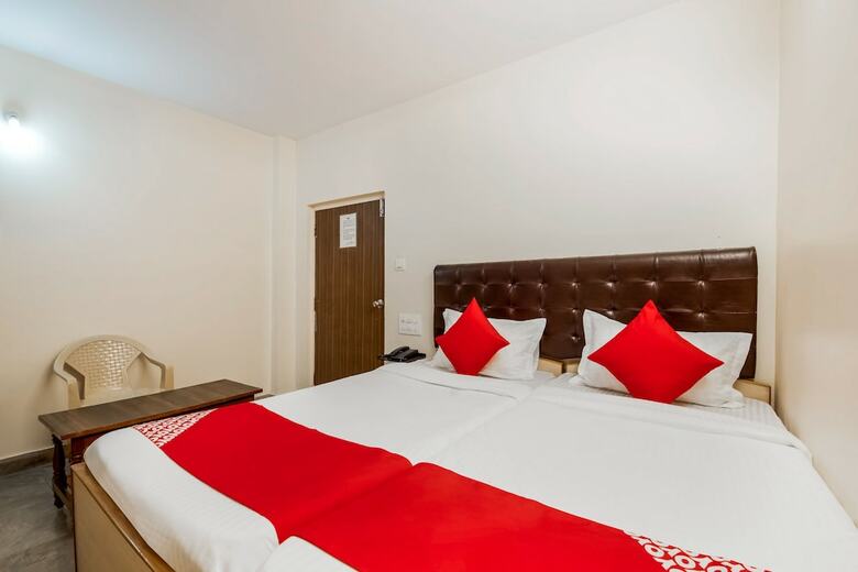 Hotel Oyo 37146 G P Residency