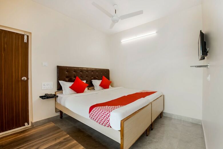Hotel Oyo 37146 G P Residency