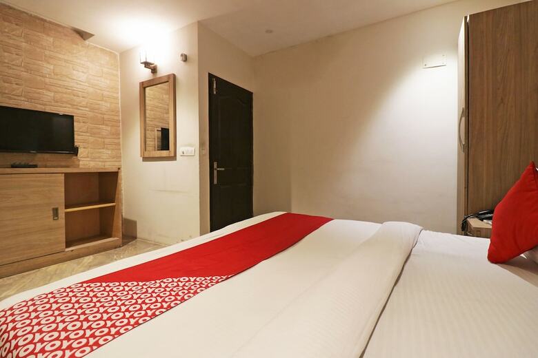 Hotel Oyo 49069 A Suites