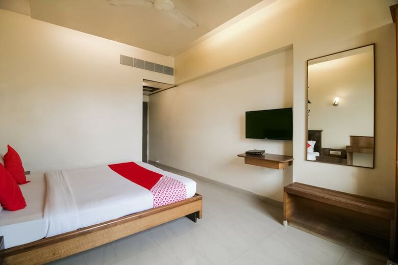 Oyo 41076 Hotel Dhiraj Residency