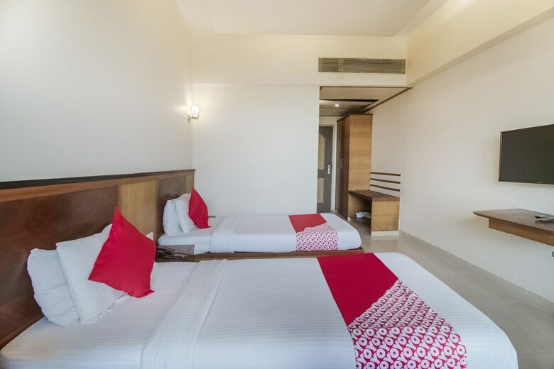 Oyo 41076 Hotel Dhiraj Residency