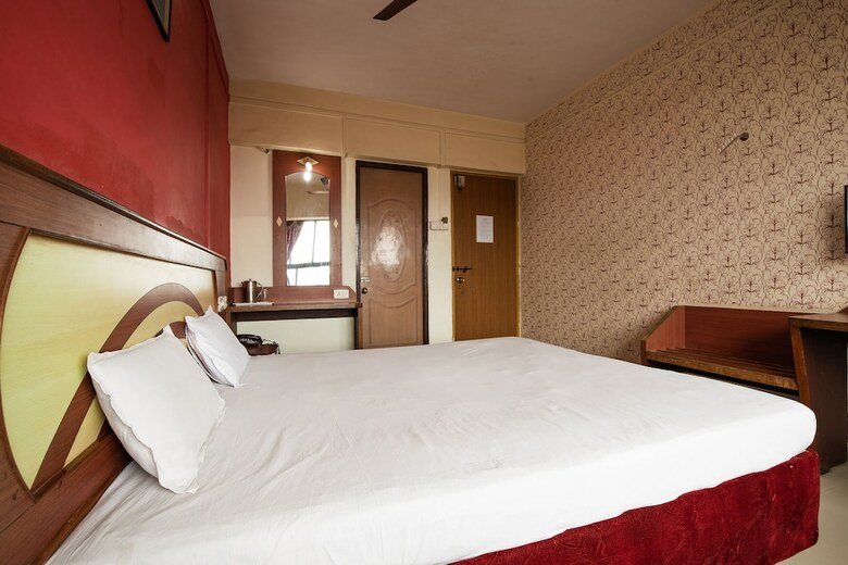 Spot On 6991 Hotel Poonam