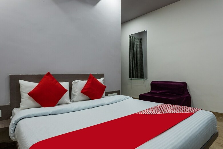 Hotel Oyo 48888 Jmd Palace