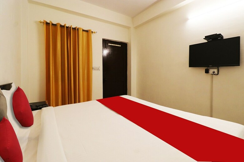 Hotel Oyo 44229 A R Palace