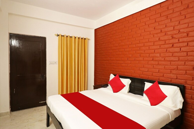 Hotel Oyo 44229 A R Palace