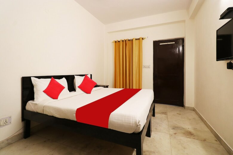 Hotel Oyo 44229 A R Palace