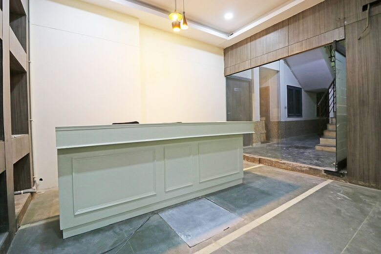 Hotel Oyo 44229 A R Palace