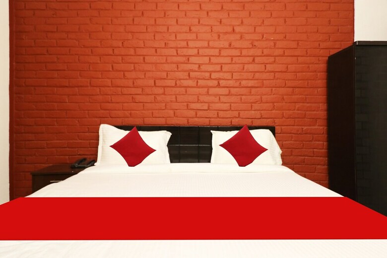 Hotel Oyo 44229 A R Palace