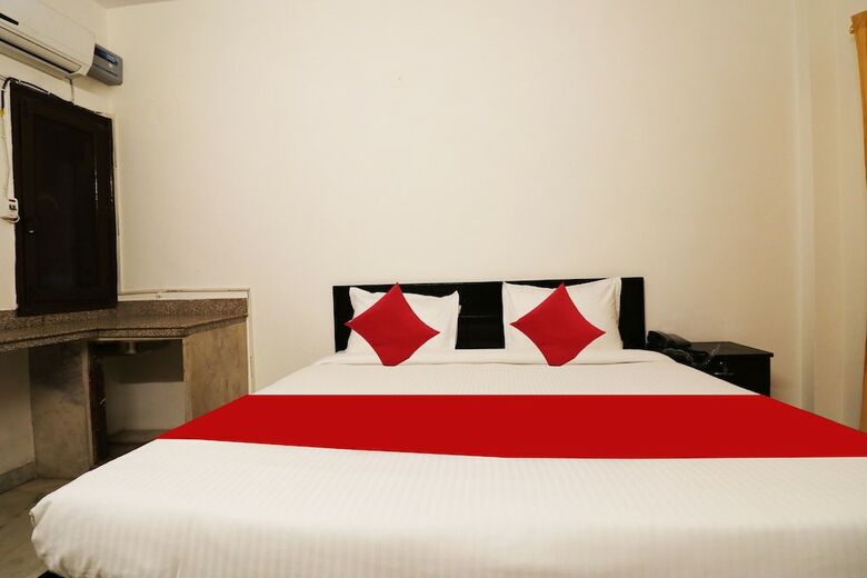 Hotel Oyo 44229 A R Palace