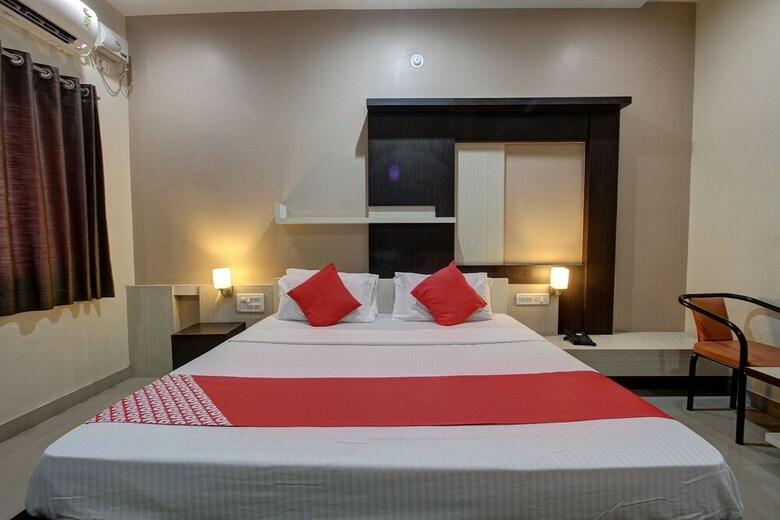Oyo 36620 Hotel Pleasant Stays