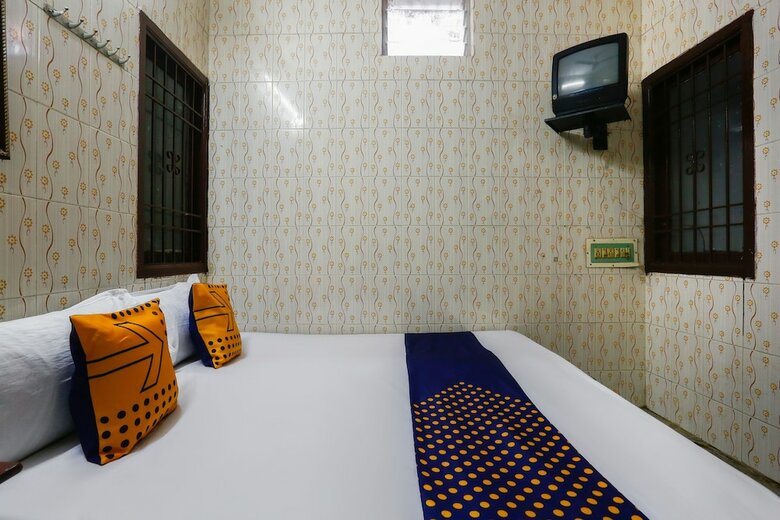 Hotel Spot On 49026 Ams Guest House