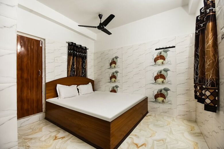 Spot On 49451 New Bishnupriya Hotel
