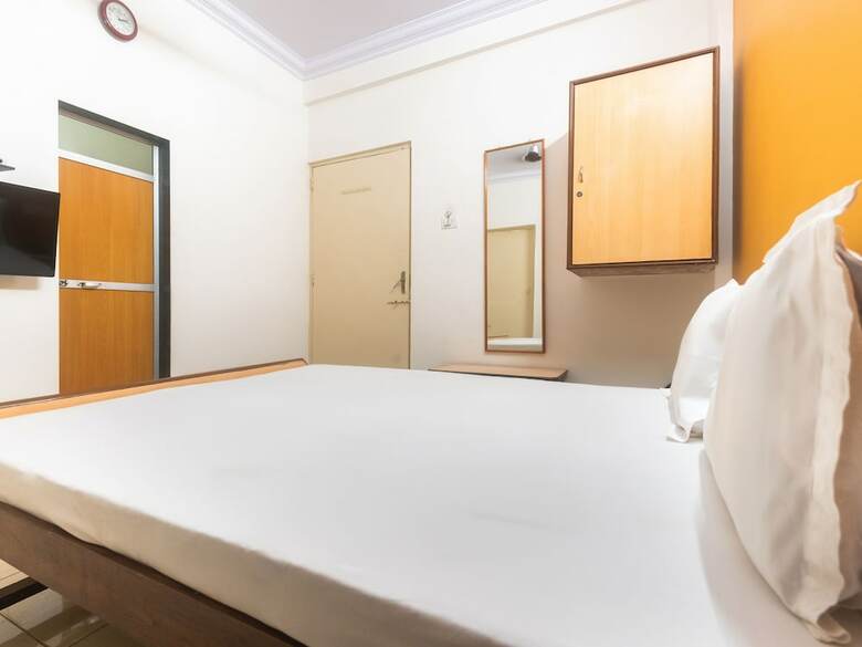 Spot On 43046 Hotel Saitej
