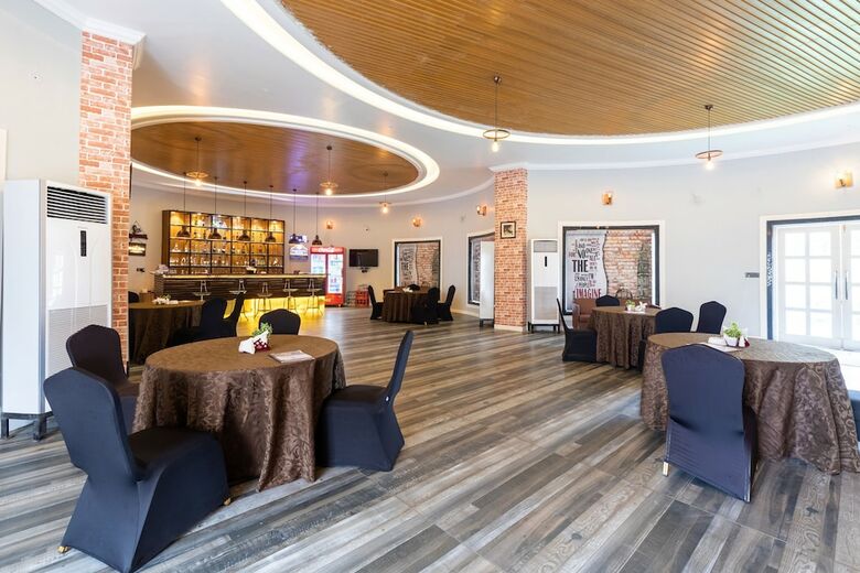 Hotel Palette - Deepali Palace