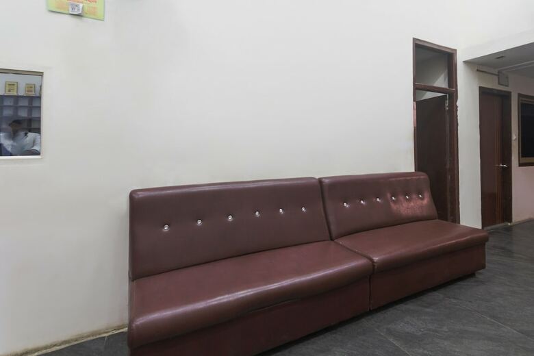 Oyo 47565 Hotel Cm Residency