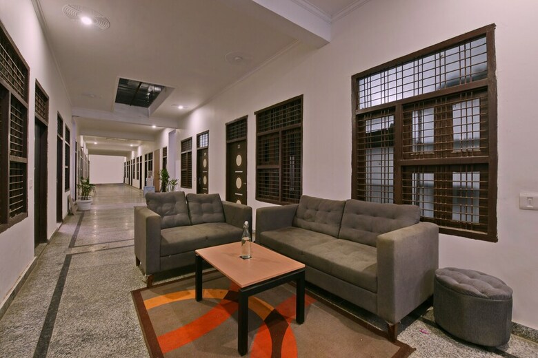 Hotel Collection O 46143 Sector 27