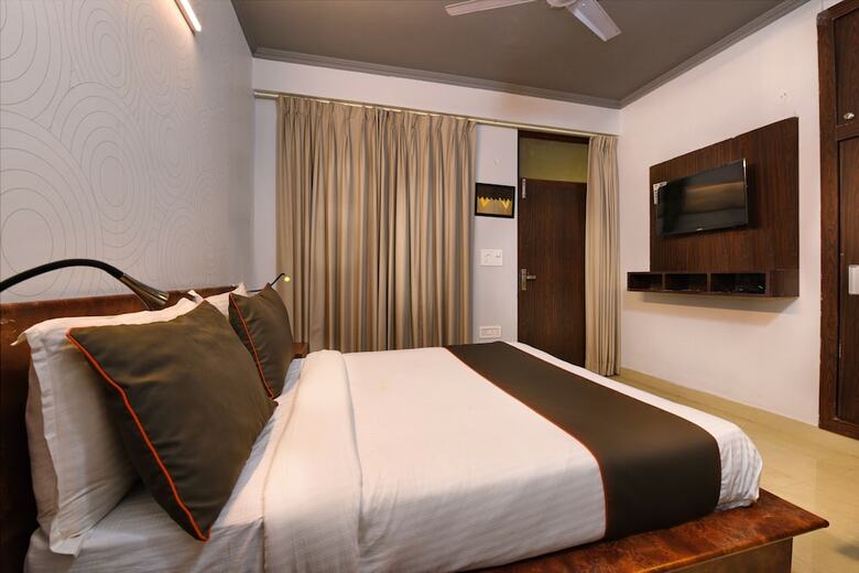 Hotel Collection O 46143 Sector 27