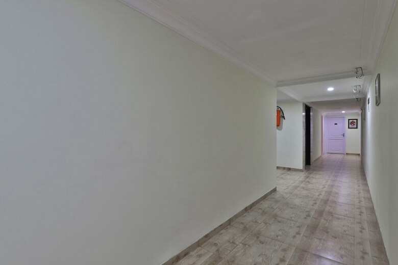 Oyo 2308 Hotel Crown