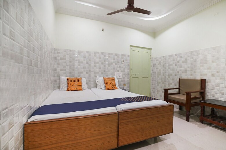 Spot On 38697 Hotel Sridhar