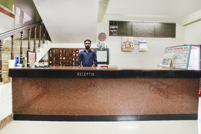 Spot On 38697 Hotel Sridhar