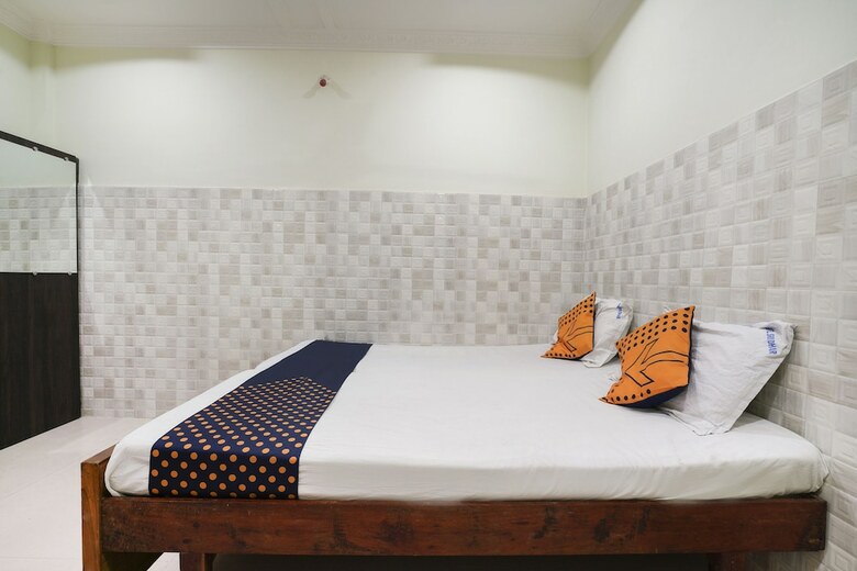 Spot On 38697 Hotel Sridhar