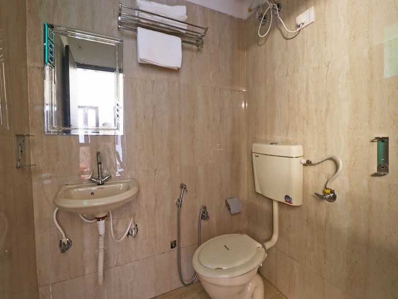Hotel Oyo Flagship 39677 Haiderpur Rd