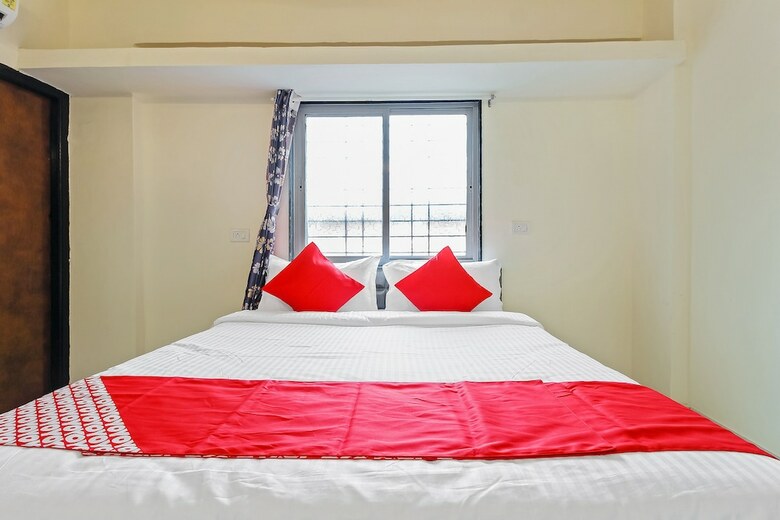 Oyo 42962 Alok Hotel