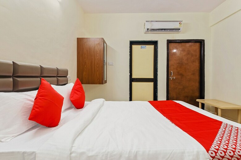 Oyo 42962 Alok Hotel