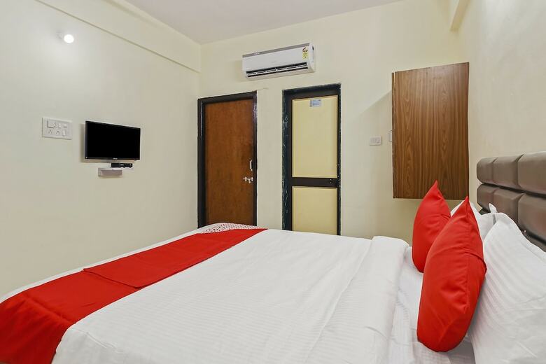 Oyo 42962 Alok Hotel