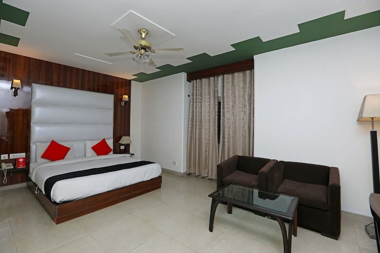 Capital O 445 Impress Hotel