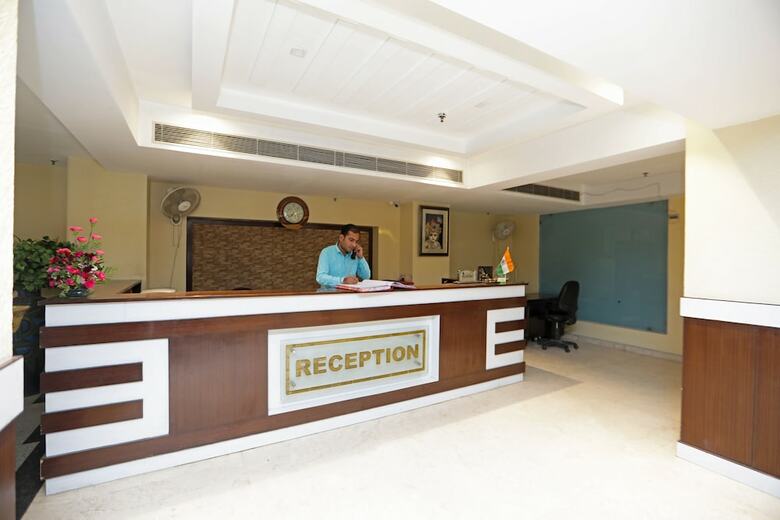 Capital O 445 Impress Hotel