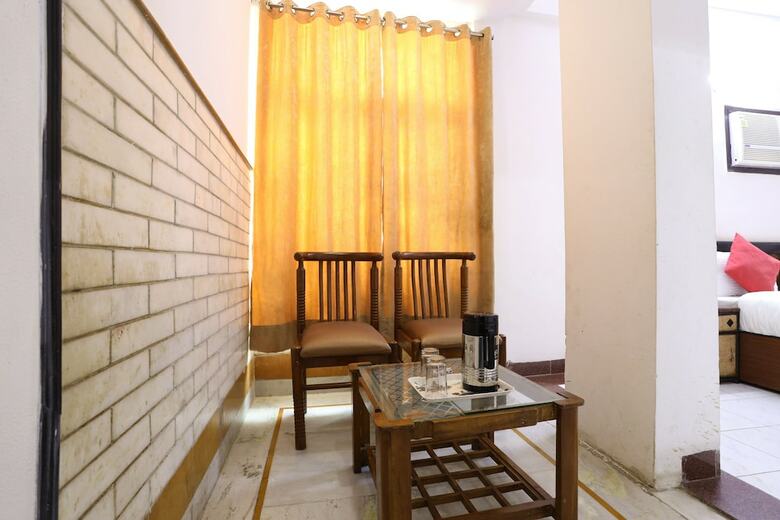 Oyo 60476 Hotel Silver Rooms
