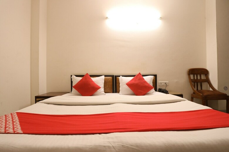 Oyo 60476 Hotel Silver Rooms