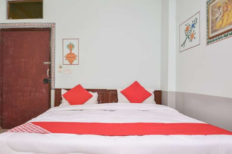 Hotel Oyo 46031  Singhasan Haveli
