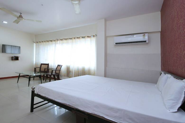 Spot On 44921 Hotel Satkar