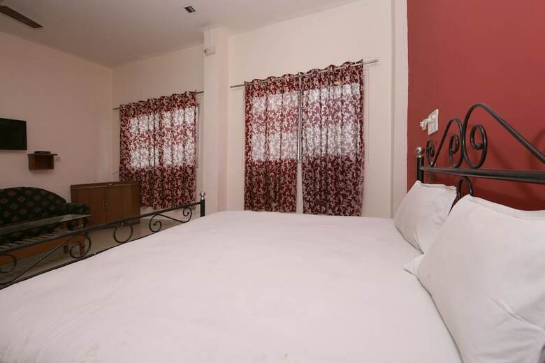Spot On 44921 Hotel Satkar