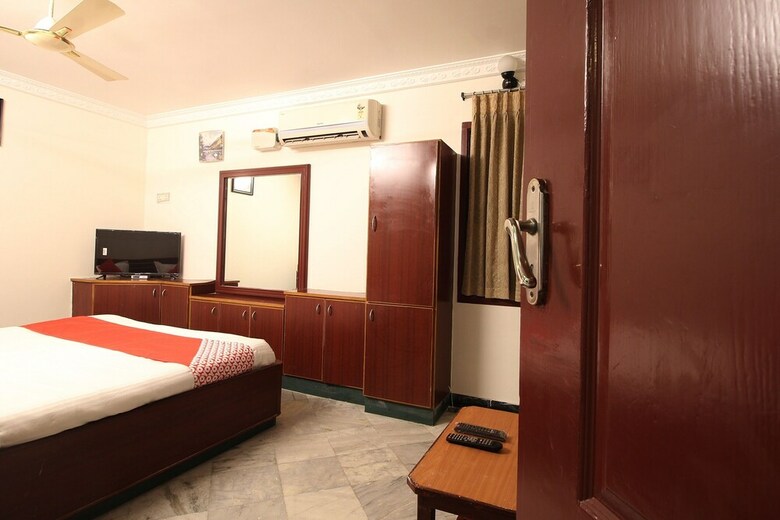 Hotel Oyo 40499 Mahalakshmi Tower
