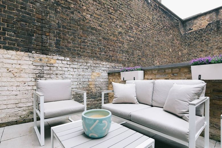 Charterhouse Apartments