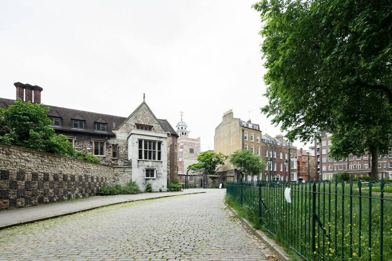 Charterhouse Apartments