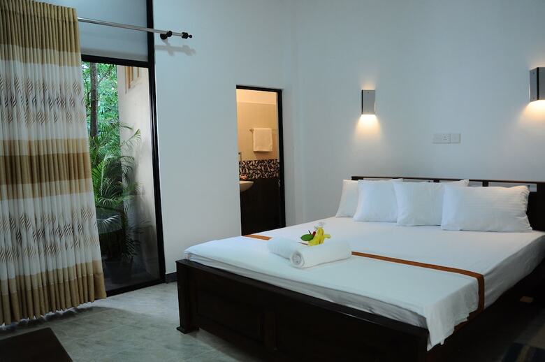 Hotel Dinstar Safari Lodge Udawalawa