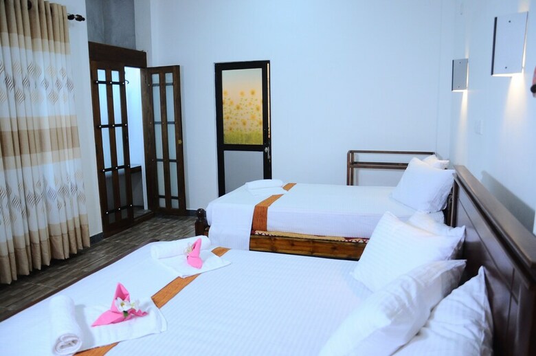 Hotel Dinstar Safari Lodge Udawalawa