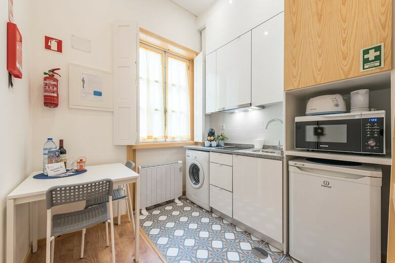 731 Costa Cabral Metro Residence