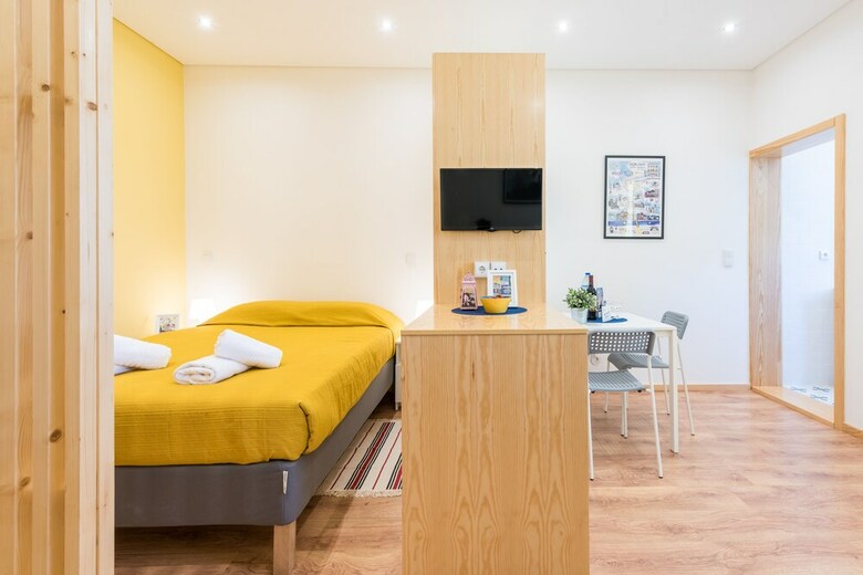 731 Costa Cabral Metro Residence