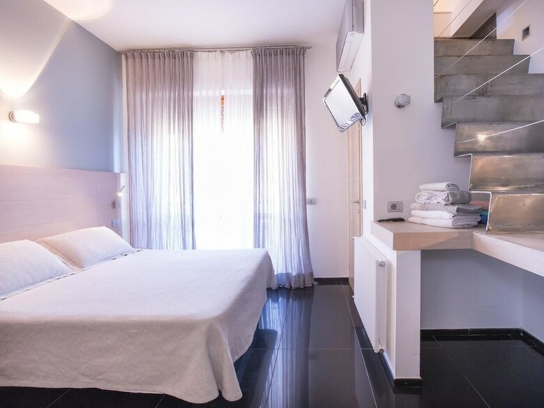 Hotel Affittacamere Lo Scoglio