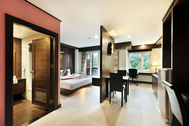 Ratana Apart Hotel At Chalong