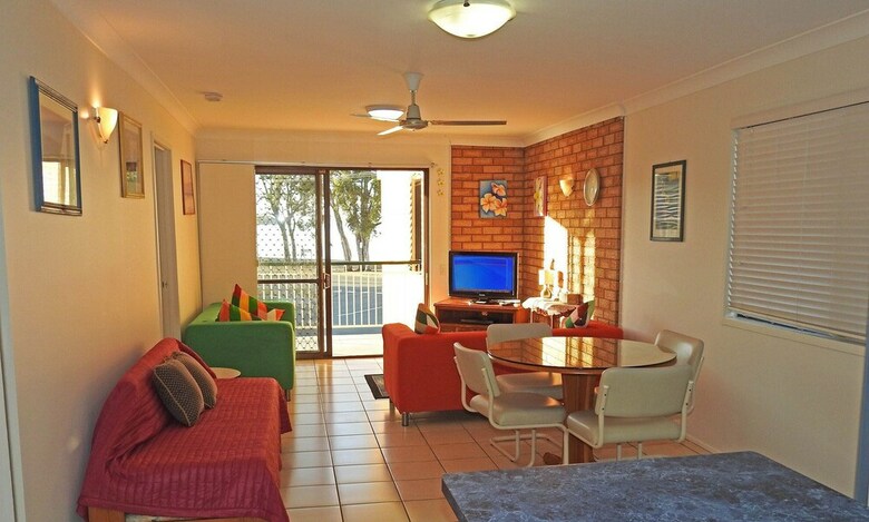 Immaculate First Floor Waterfront Unit - Welsby Pde, Bongaree